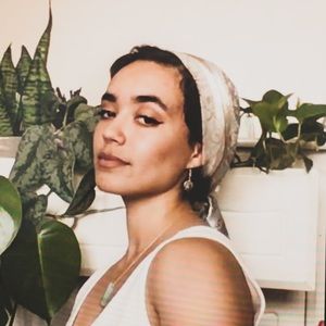 Meet your Posher, Larissa